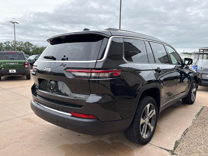 Used 2023 Jeep Grand Cherokee L LimitedImage 10