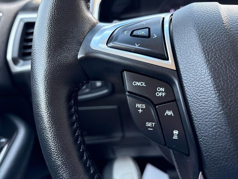 Used 2019 Ford Edge SELImage 14