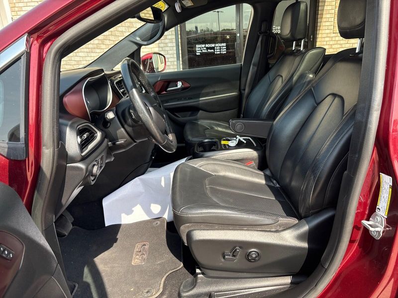 2020 Chrysler Pacifica Touring L PlusImage 3