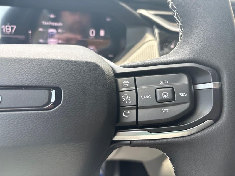 New 2026 Jeep Cherokee Overland 4x4Image 16
