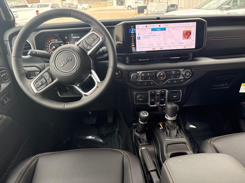 New 2026 Jeep Wrangler 4-door SaharaImage 5