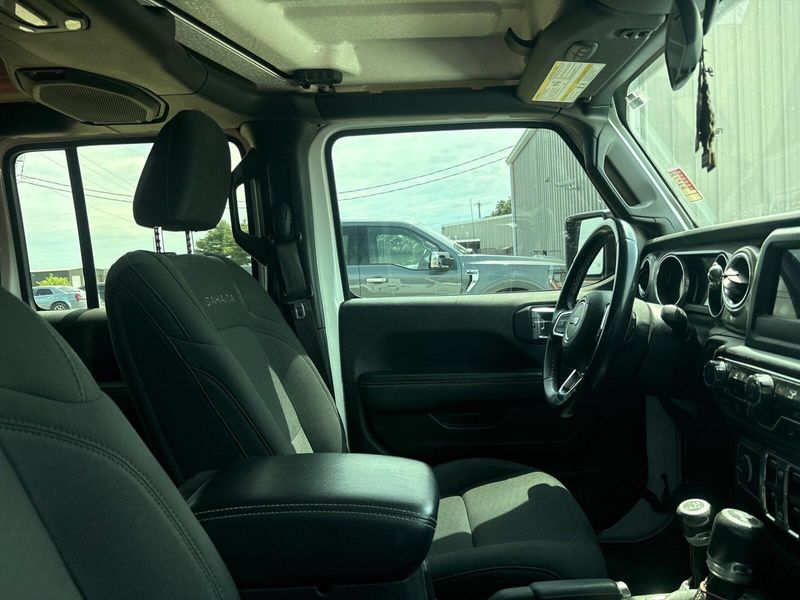 Used 2020 Jeep Wrangler Unlimited SaharaImage 8