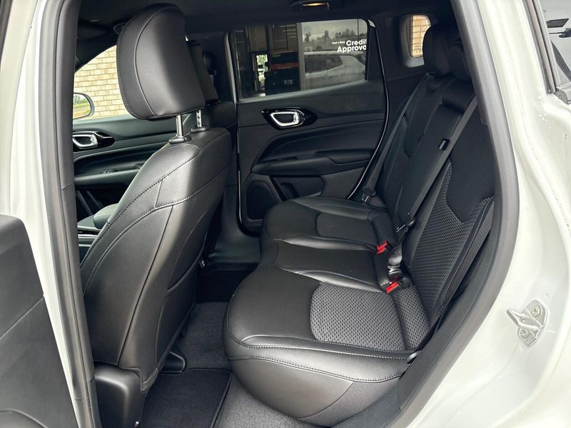 2025 Jeep Compass Latitude 4x4Image 4