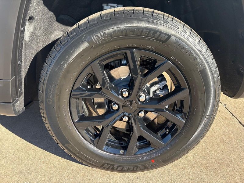 New 2025 Jeep Grand Cherokee Altitude X 4x4Image 12