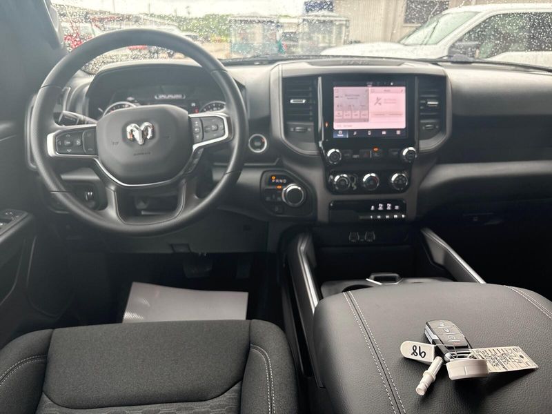 New 2027 RAM 1500 Express Crew Cab 4x4 5