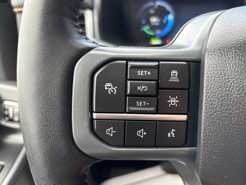 2023 Ford F-150 Lightning LariatImage 20