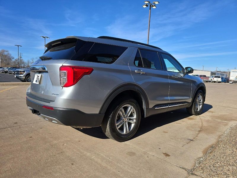 2023 Ford Explorer XLTImage 6
