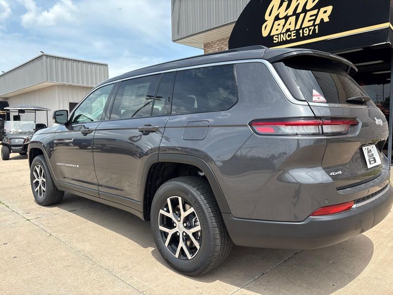 New 2025 Jeep Grand Cherokee L Limited 4x4Image 12