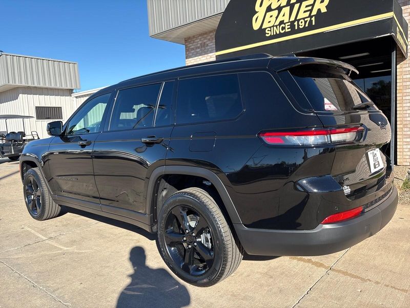 New 2025 Jeep Grand Cherokee L Limited 4x4Image 12