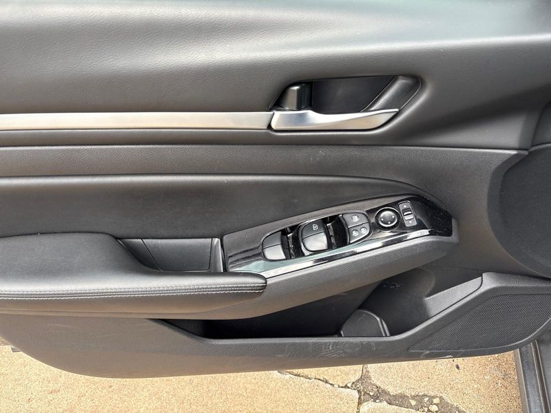 2023 Nissan Altima 2.5 SV photo 11