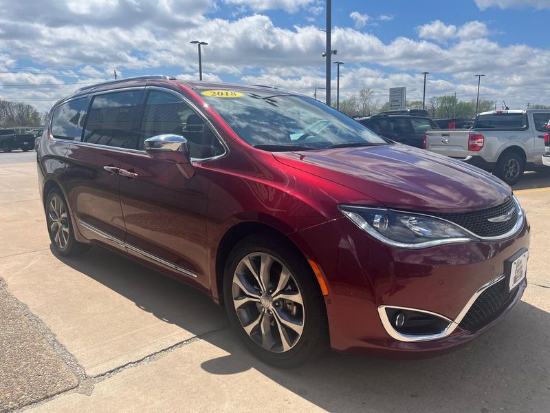 2018 Chrysler Pacifica LimitedImage 9