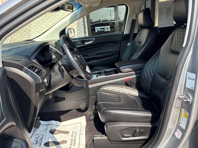 2023 Ford Edge TitaniumImage 3