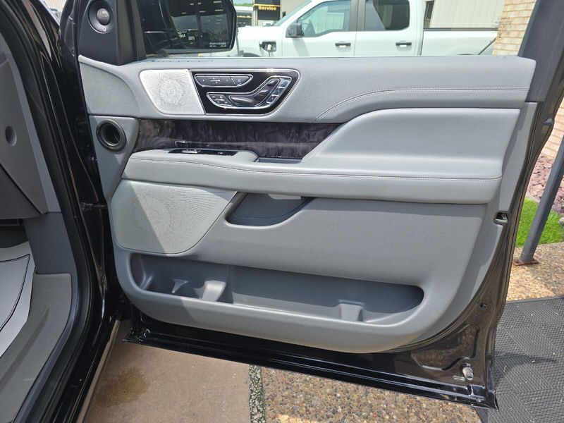 Used 2020 Lincoln Navigator ReserveImage 10