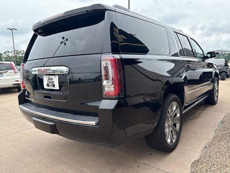 2016 GMC Yukon XL DenaliImage 13