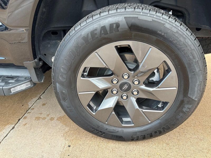 2023 Ford F-150 Lightning LariatImage 14