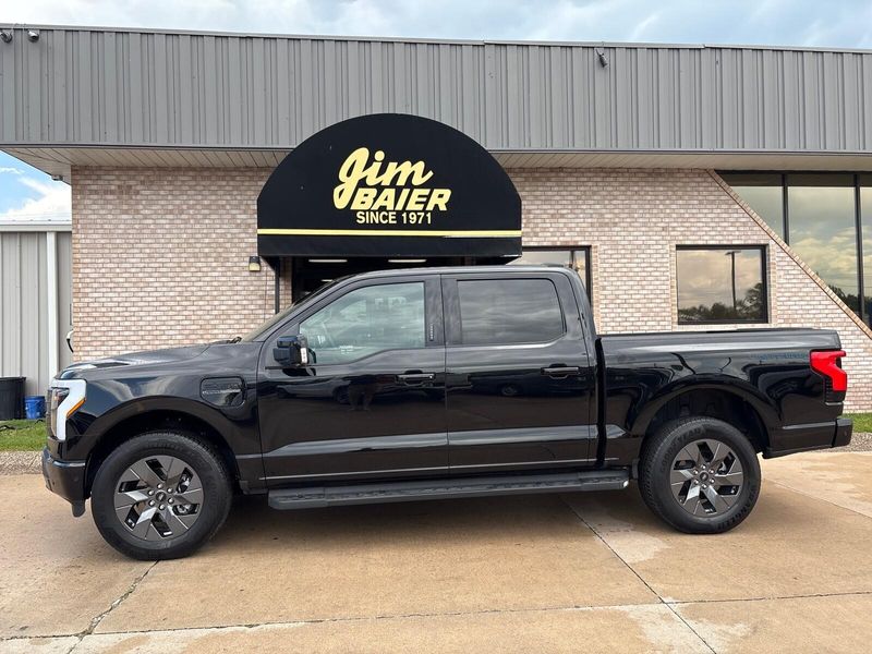 2023 Ford F-150 Lightning LariatImage 2