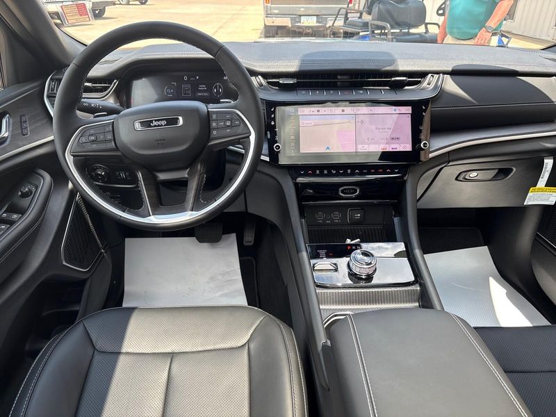 New 2026 Jeep Grand Cherokee Limited Reserve 4x4Image 6