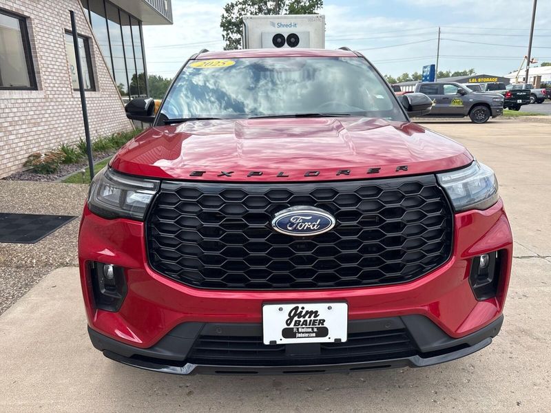 Used 2025 Ford Explorer ST-LineImage 8