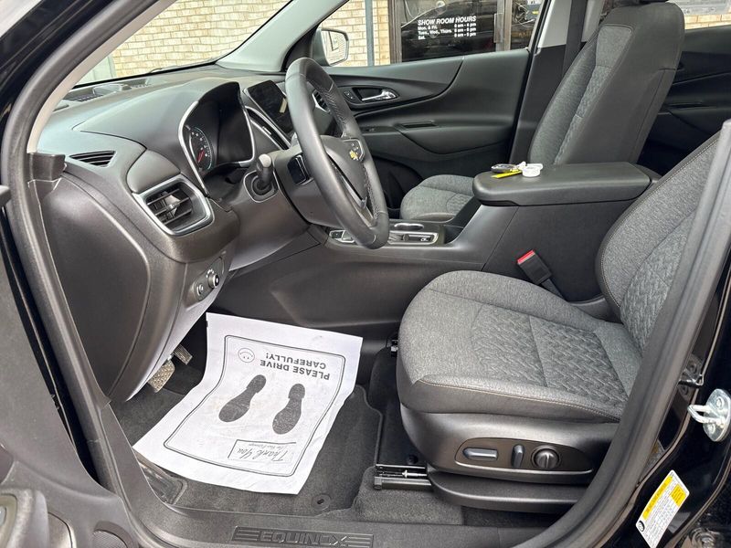 Used 2023 Chevrolet Equinox LTImage 4