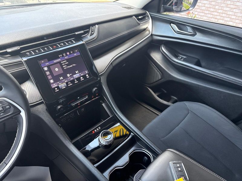 Used 2023 Jeep Grand Cherokee LaredoImage 16