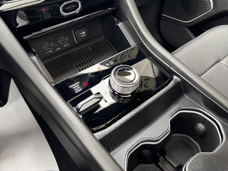 New 2027 Jeep Grand Cherokee Limited ReserveImage 18