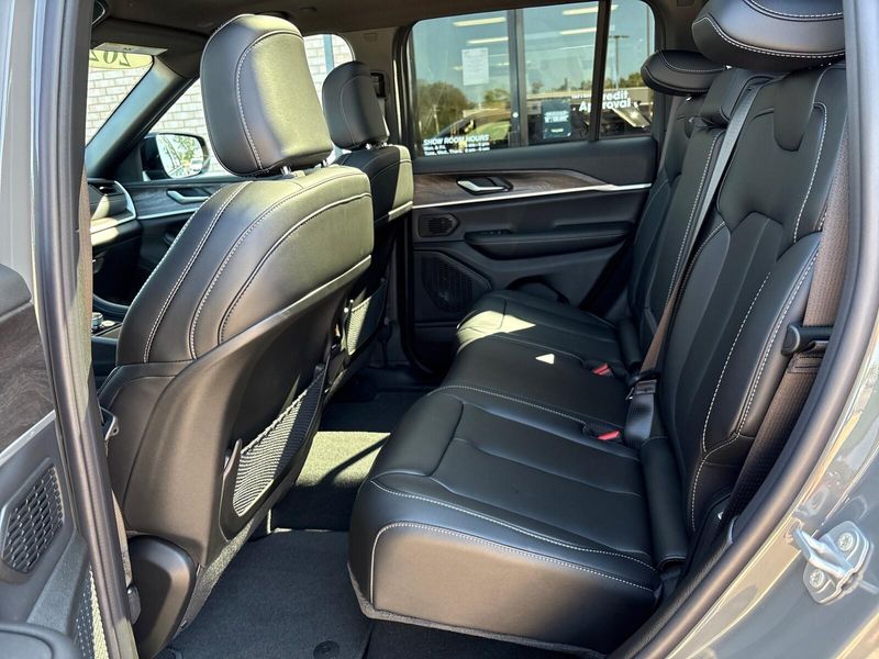 New 2027 Jeep Grand Cherokee LimitedImage 4
