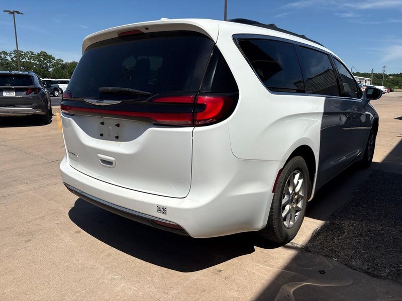 Used 2022 Chrysler Pacifica Touring LImage 9