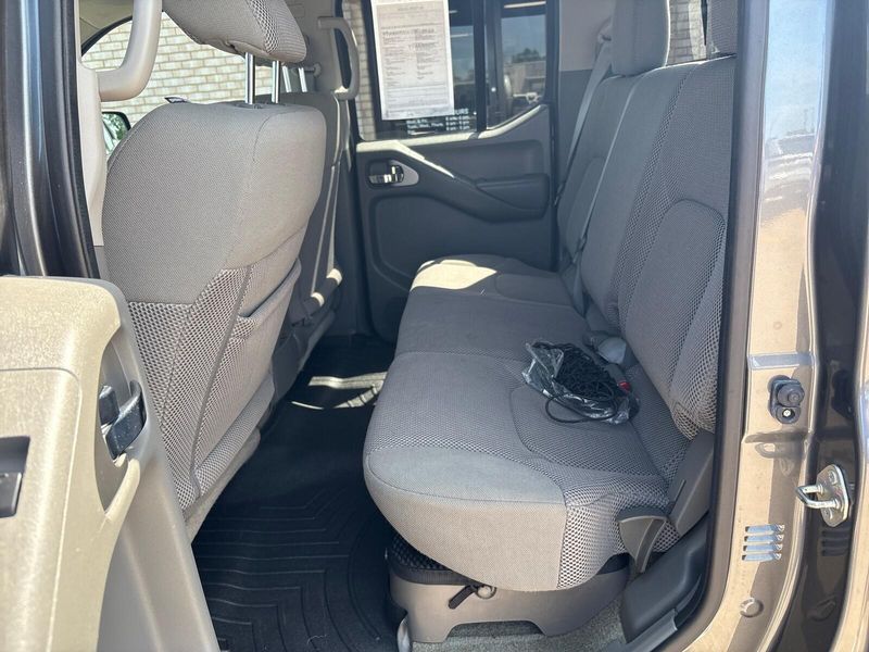 Used 2017 Nissan Frontier SV V6Image 4