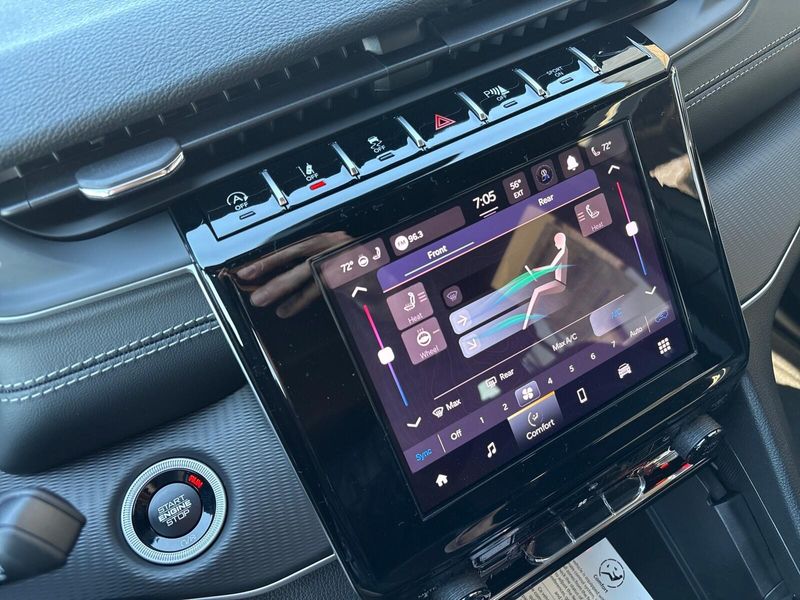 New 2025 Jeep Grand Cherokee L Laredo X 4x4Image 24