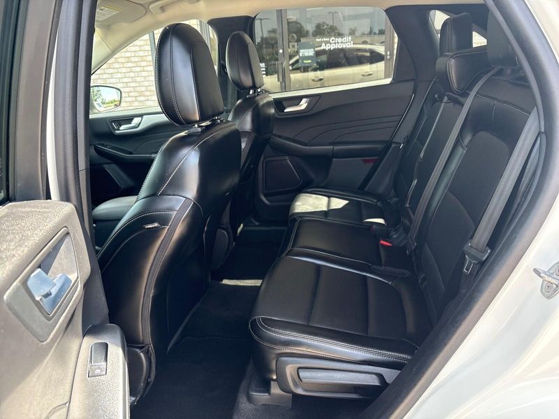 Used 2024 Ford Escape PlatinumImage 4