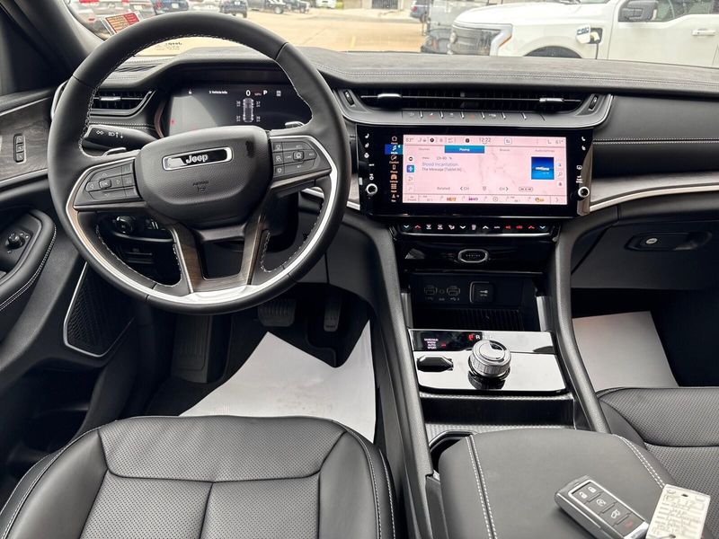 New 2027 Jeep Grand Cherokee Limited ReserveImage 6