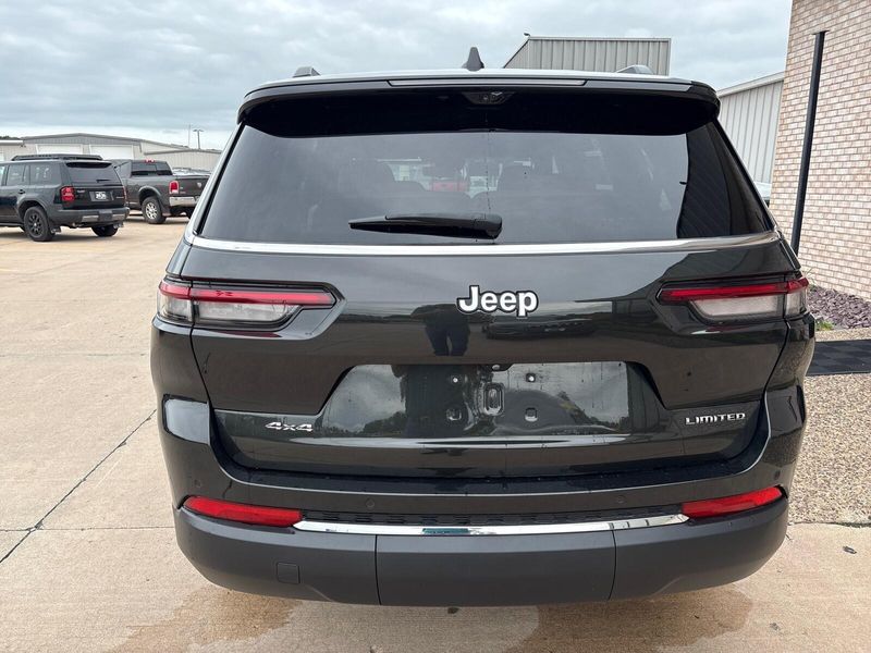Used 2023 Jeep Grand Cherokee L LimitedImage 11