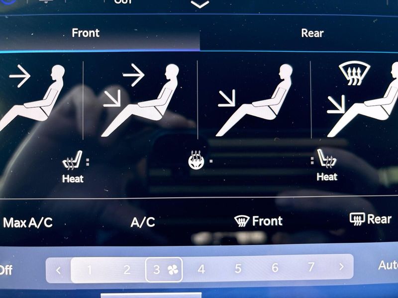 Used 2025 Chrysler Pacifica SelectImage 22