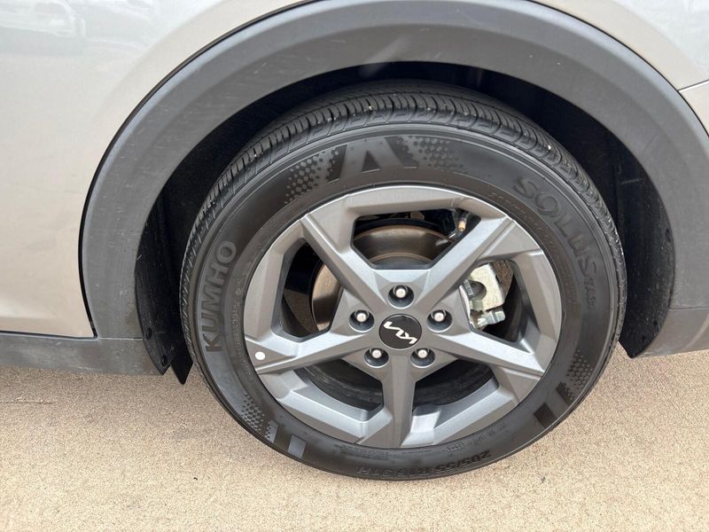 Used 2025 Kia K4 LXSImage 11