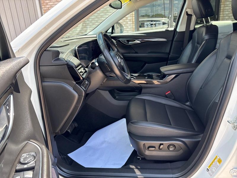 Used 2024 Buick Envision PreferredImage 3