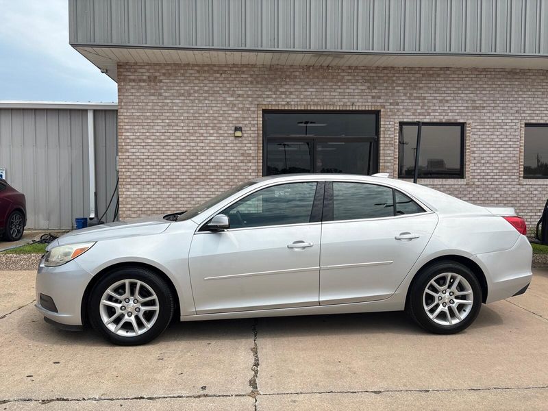 Used 2015 Chevrolet Malibu LTImage 2