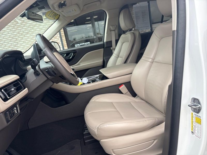 2021 Lincoln Aviator StandardImage 3