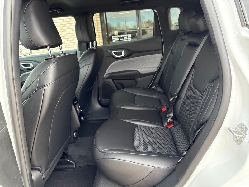 New 2026 Jeep Compass Latitude Altitude 4x4Image 4