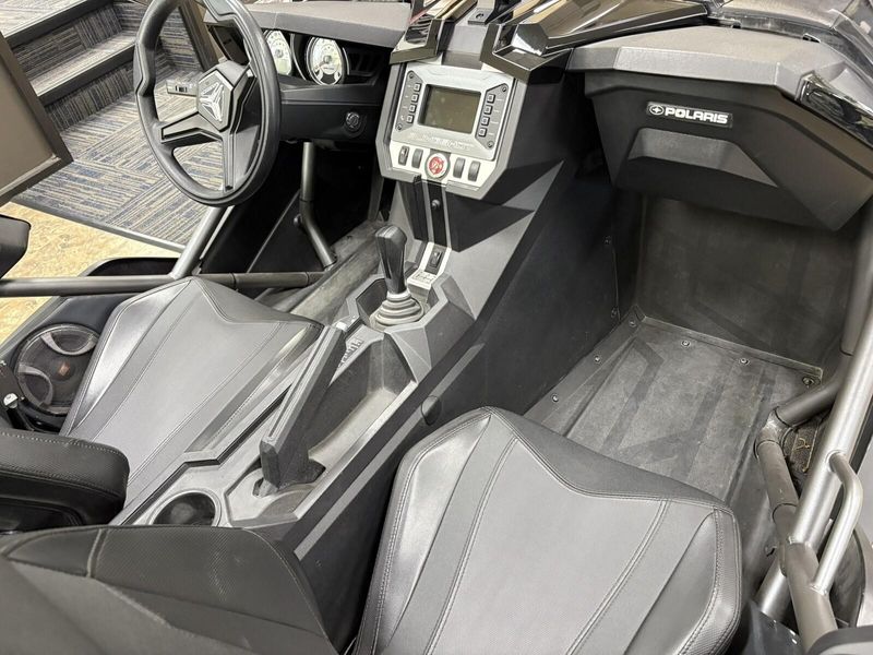 2017 Polaris Slingshot Image 9
