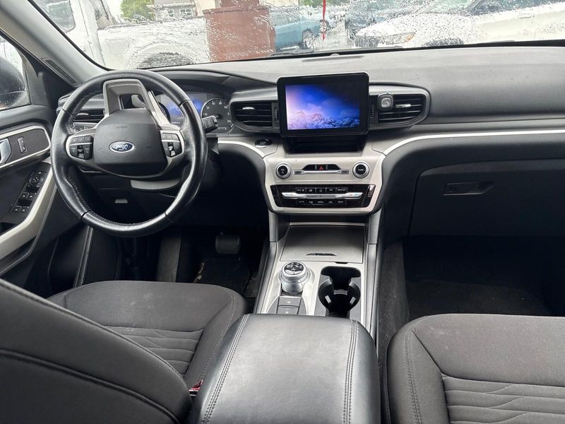 Used 2021 Ford Explorer XLTImage 6