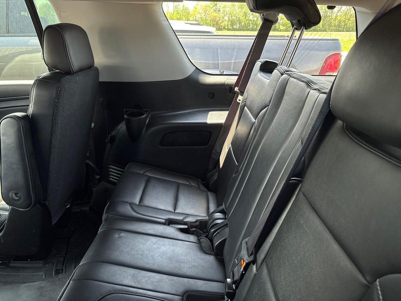 2016 GMC Yukon XL DenaliImage 5