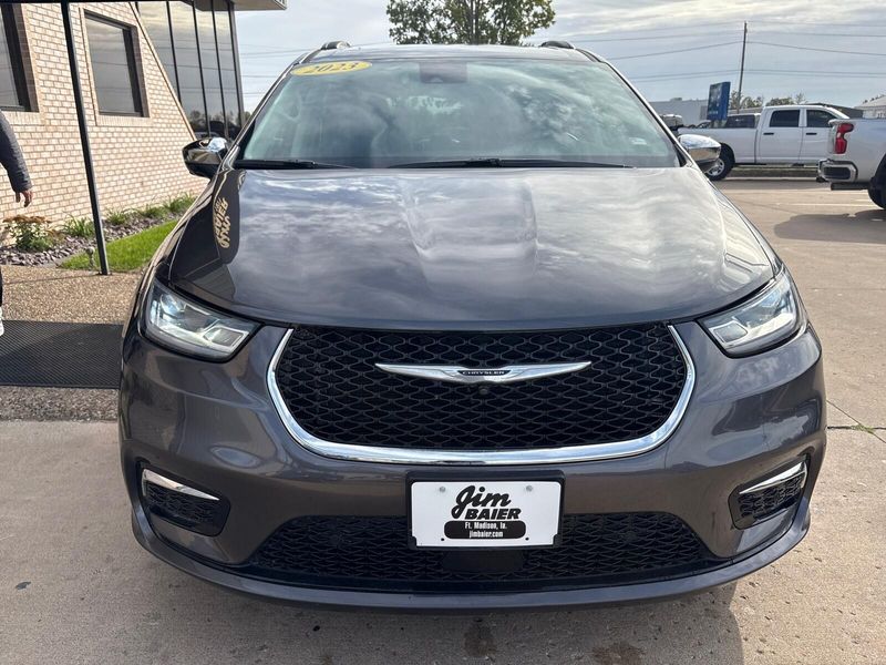 Used 2023 Chrysler Pacifica LimitedImage 8