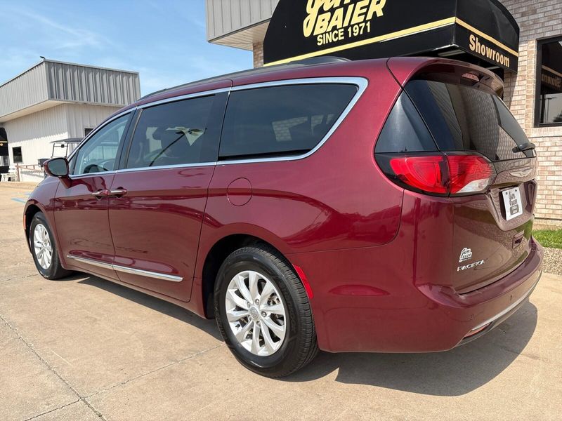 2017 Chrysler Pacifica Touring-LImage 11