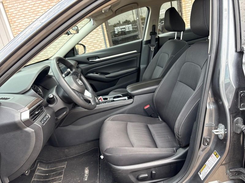 2023 Nissan Altima 2.5 SV photo 3