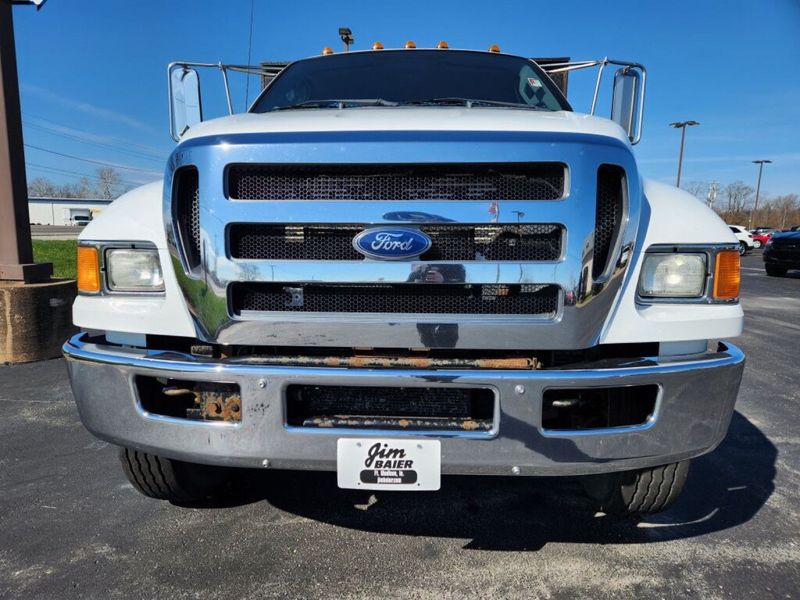 2011 Ford F-750 Image 3