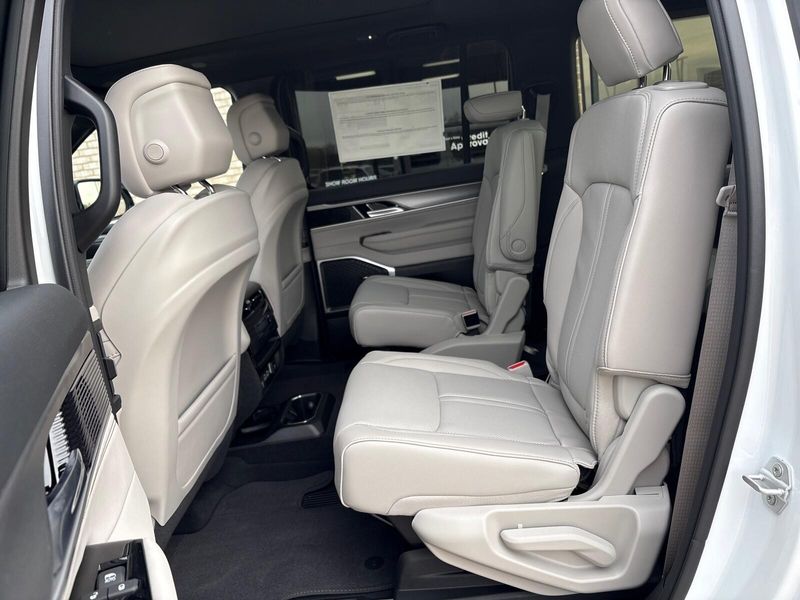 2026 Jeep Grand Grand Wagoneer Wagoneer L 4x4Image 4