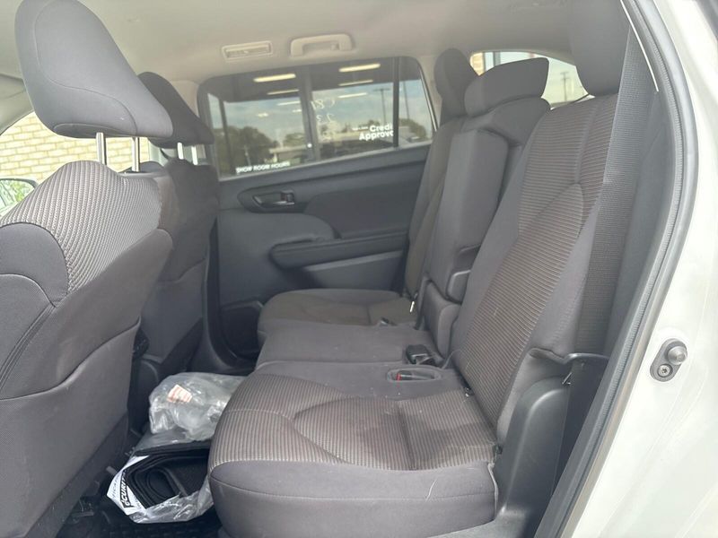 Used 2023 Toyota Highlander LImage 4