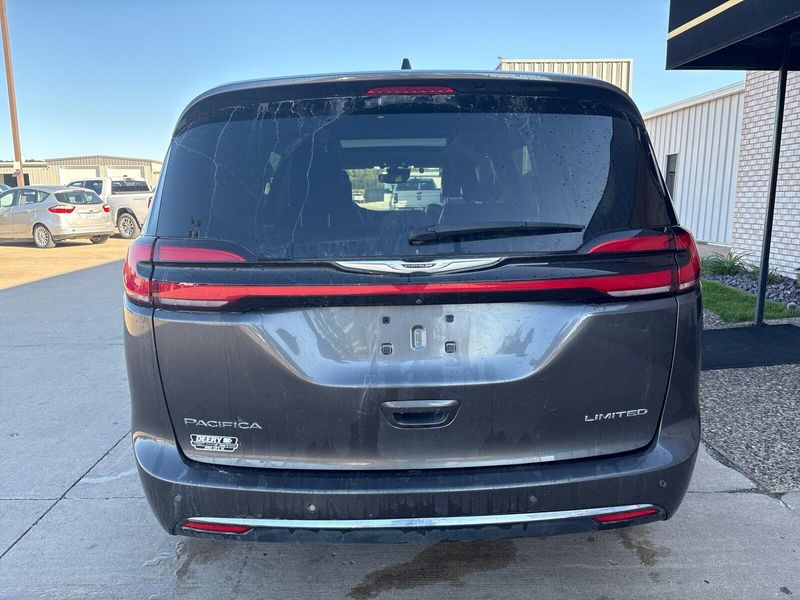 Used 2023 Chrysler Pacifica LimitedImage 11