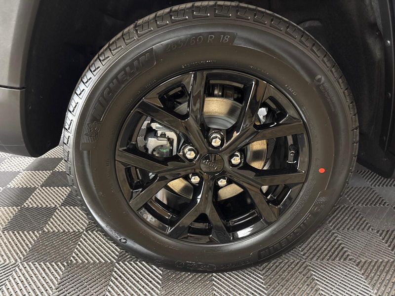 New 2026 Jeep Grand Cherokee Laredo Altitude 4x4Image 5