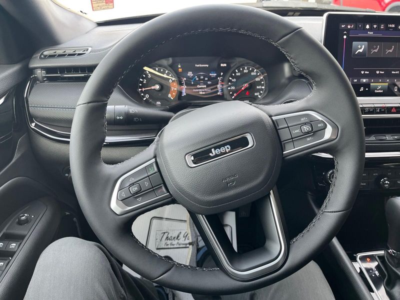 2025 Jeep Compass Latitude 4x4Image 13